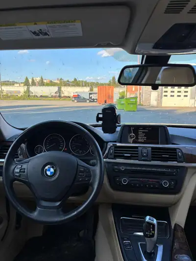 BMW 328i xDrive 2013 : - 4x4 (xDrive) 241 horsepower - Pas de rouille - Boîte automatique - Push Sta...