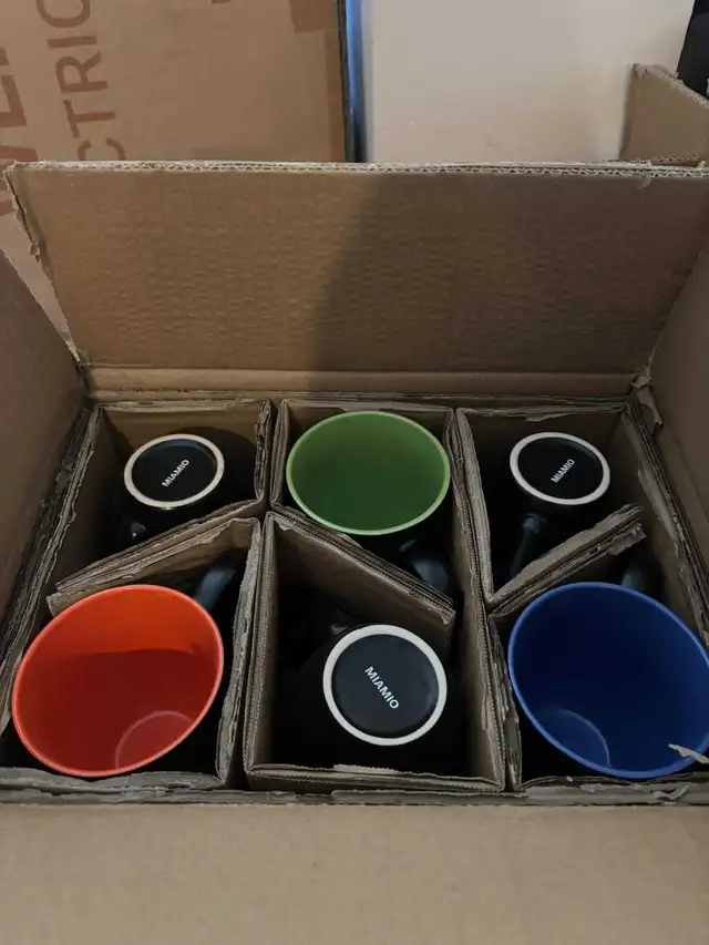 GERMAN DESIGN - ORIG $180! 30-pc Colourful HQ Dinnerware Set in Kitchen & Dining Wares in Ottawa - Image 5