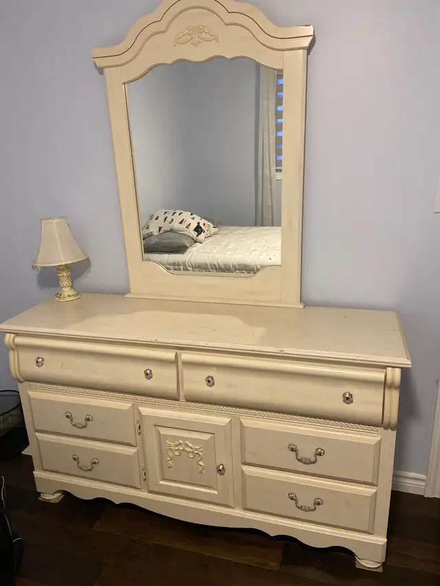 Dresser in great shape very solid in Dressers & Wardrobes in Peterborough - Image 4