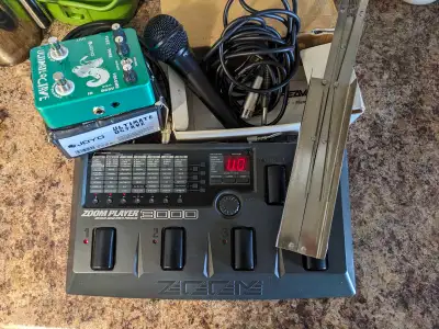 Zoom 3000 Guitar Effects Processor Bundle, View more