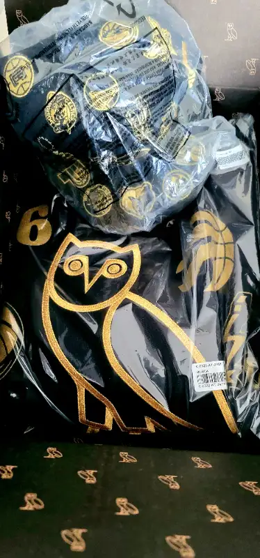 OVO NBA TEAM ICONS OG OWL HOODIE(XL)NEW ERA HAT DRAKE (SOLD OUT), View more