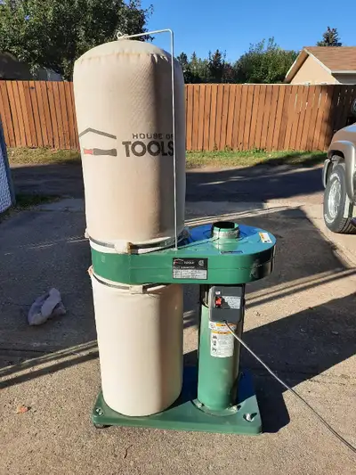 Fully functional wood working shop dust collector. This has a 120vac 7amp motor. Filter bags are in...