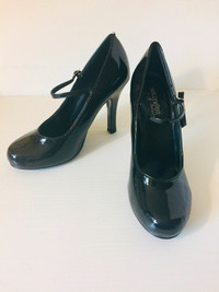 Hollywood Heels, black, Size 8 1/2, 4 inch high heel,