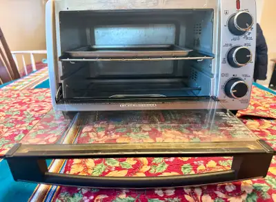 Four grille-pain Black+Decker convection + plaque/grille, View more