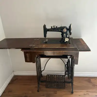 FUNCTIONAL AND WORKING Beautiful antique treadle sewing machine with cast iron base and vintage wood...