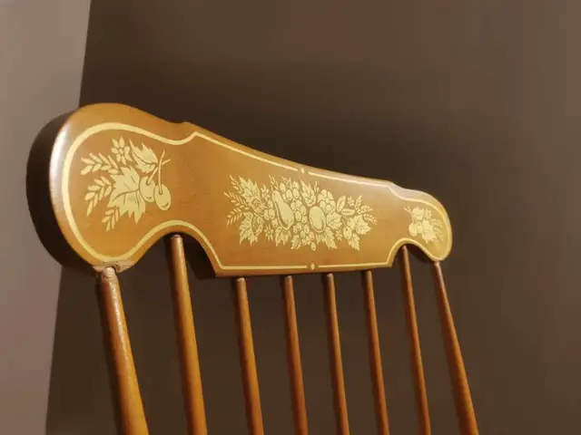 Solid Wood Rocking Chair Gold Stenciling in Chairs & Recliners in Kingston - Image 5
