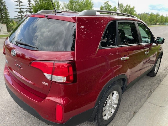 Great 2014 Kia Sorento for sale in Cars & Trucks in Calgary - Image 2
