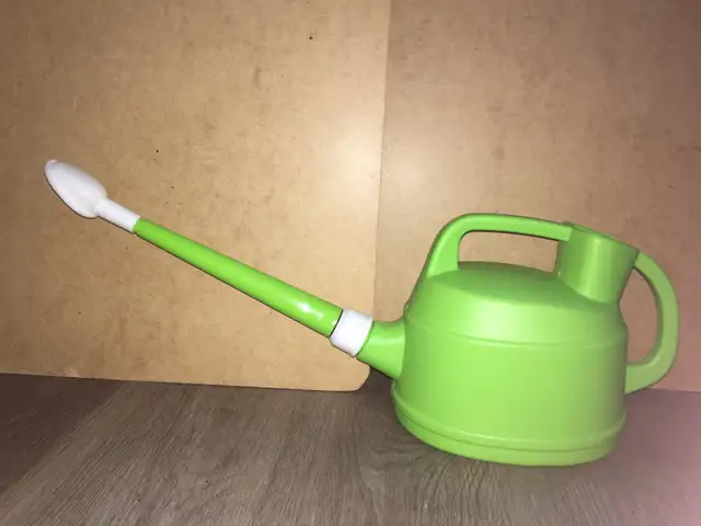 plant watering can in Plants, Fertilizer & Soil in City of Montréal - Image 6