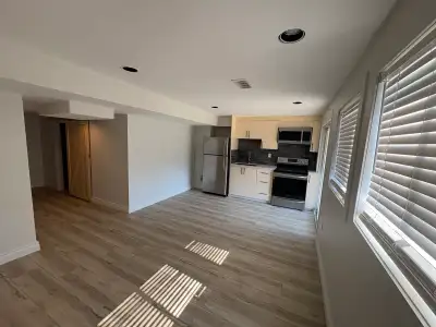 One bedroom with kitchen washroom and walkout hardwood and Rossland ajax ideal for student or couple...