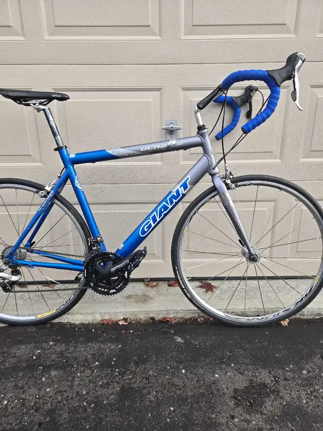 Giant OCR 2 road bike Large frame  in Road in Barrie - Image 2