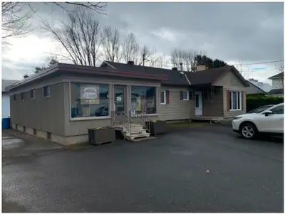 Au 155 rue Montminy, St-Gilles dans Chaudière-Appalaches. Zoné résidentiel et commercial (CH-2) Mais...