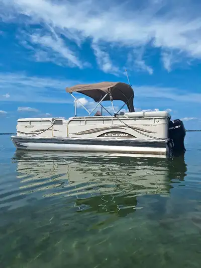 2007 Legend Seville 22.5 foot pontoon boat. 2007 Mercury Power Thrust 90 hp four stroke outboard. Bo...