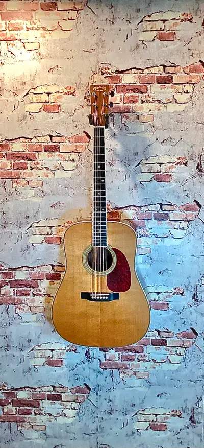 Beautiful HD-35 in fantastic condition for an instrument almost 30 years old. Gorgeous herringbone b...