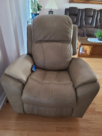 LAZY BOY CHAIR ELECTRIC WITH ROMOTE AND LUMBAR