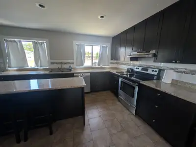 4‑BEDROOM, 2.5‑BATH FULLY FURNISHED TOWNHOME – KITIMAT KEY FEATURES Fully furnished — Beds, couches,...