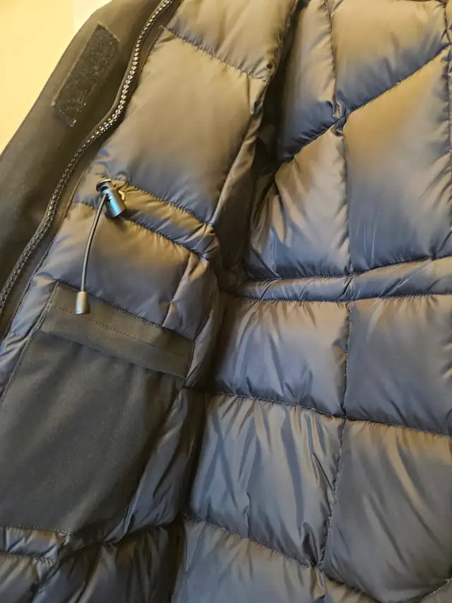 Canada Goose Victoria Women's Parka in Women's - Tops & Outerwear in Mississauga / Peel Region - Image 7