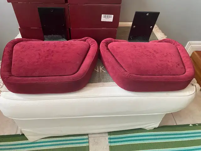 Cushioned office chair in Chairs & Recliners in Winnipeg - Image 3