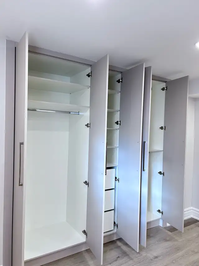 cabinet and closet installer546142172124303361