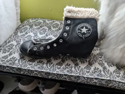 Converse sz 8.5, View more