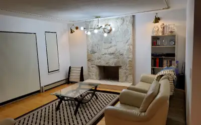 ONE SPACIOUS PRIVATE BEDROOM WITH A SHARED FULL BATH HOUSE RENT