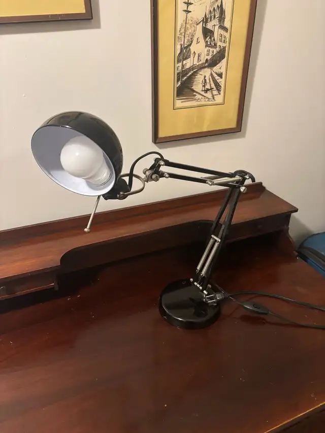 Adjustable Black Desk Lamp – Works Perfectly in Indoor Lighting & Fans in Oakville / Halton Region - Image 2