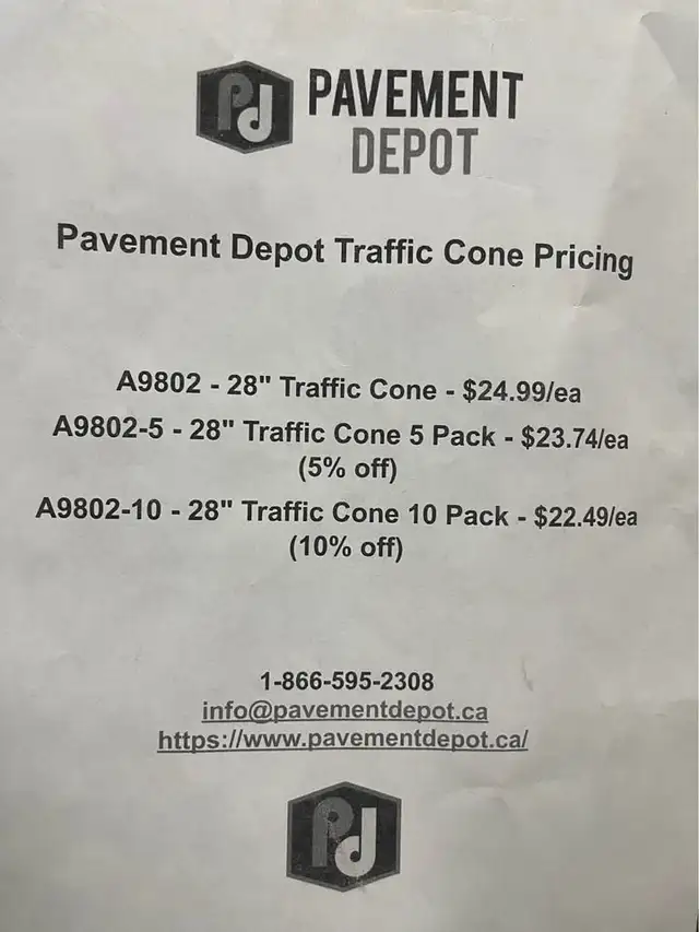28 “ Parking Lot Traffic Cones - Pylons 28 inch in Other Business & Industrial in Kitchener / Waterloo - Image 3