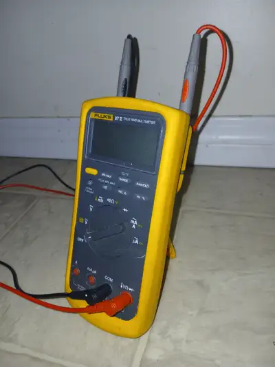 This Fluke 87V True RMS Multimeter is a high-precision, professional-grade diagnostic tool, perfect...