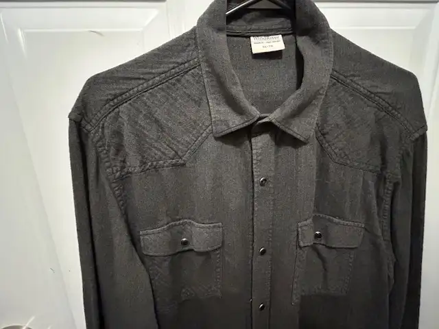 Men’s WindRiver XL cotton shirt $25, dark grey, modern fit in Men's in Oakville / Halton Region - Image 2