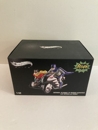 BATCYCLE avec BATMAN & ROBIN - Hot Wheels Élite - Échelle: 1/12