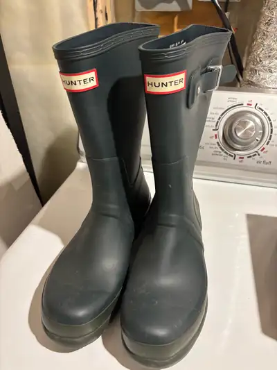Size 10 Men’s, barely worn.