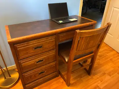 Bureau et chaise en bois, View more
