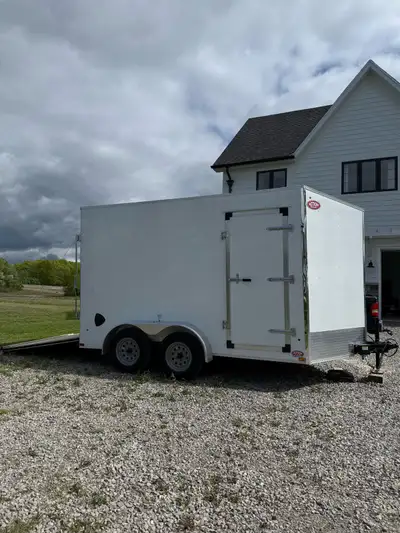 6x12 enclosed trailer, basically brand new, tandem axle