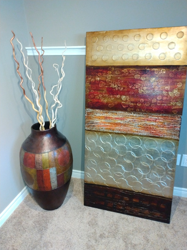 REAL CANVAS PRINT AND MATCHING VASE  in Home Décor & Accents in St. Catharines