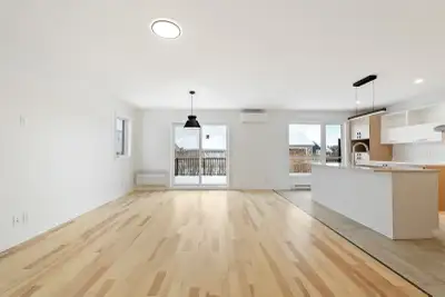 Grand jumelé de 4 chambres à louer. Caractéristiques : • 4 chambres fermées • Cuisine moderne avec g...