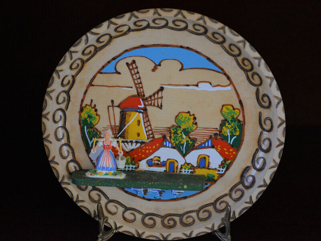 Vintage hand Painted wood plate and ring box with cover dans Art et objets de collection  à Ville de Montréal - Image 2