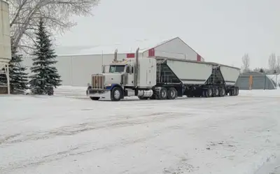 2016 389 Cummins 550 deleted and dyno says it’s 570hp. Recently done. Under 850k and 17xxx hrs on it...