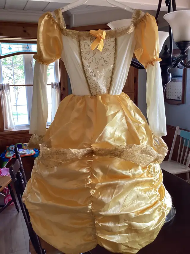 Robe enfant Disney ( La belle et la bête) in Kids & Youth in Granby - Image 2