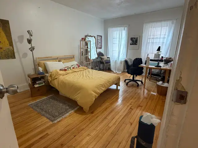 McGill Campus 5 Bdrm, 2 Bath - Fully Furnished