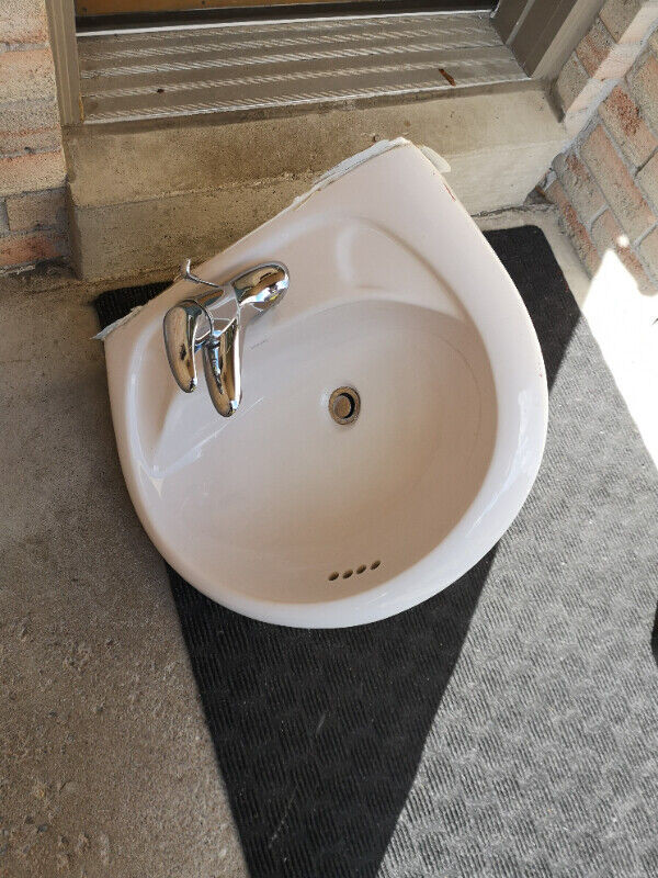 Mirolin Pedestal sink with Moen faucet and PVC fittings in Plumbing, Sinks, Toilets & Showers in Mississauga / Peel Region - Image 3