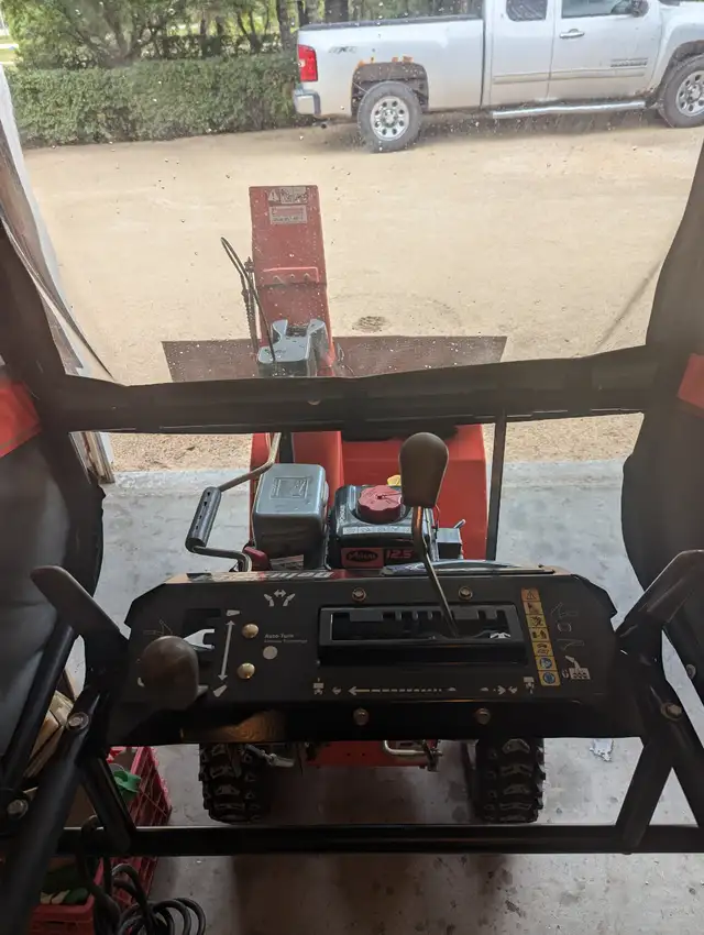 Ariens Deluxe Snowblower with Wind Screen in Snowblowers in Winnipeg - Image 4