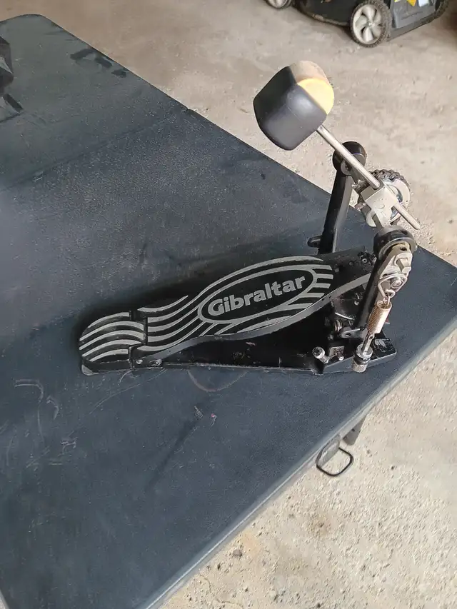 Kick drum pedal in Drums & Percussion in Markham / York Region - Image 3