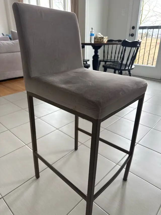 Bar Stool in Chairs & Recliners in Markham / York Region - Image 3