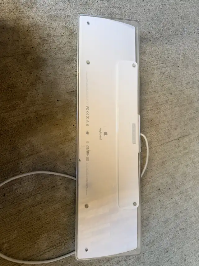 Apple Keyboard - Wired USB A1048606389504343418884