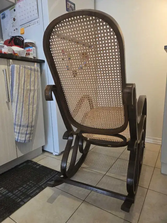 Rocking Chair in Chairs & Recliners in City of Toronto - Image 8