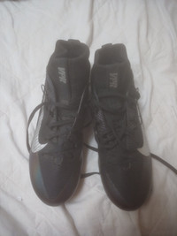 New VPR Football Cleats Size 9 (42.5)