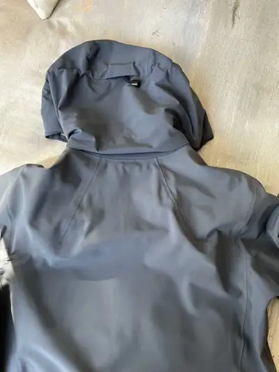 Manteau Arc’teryx Sabre pour homme, taille M, couleur bleu nuit., View more