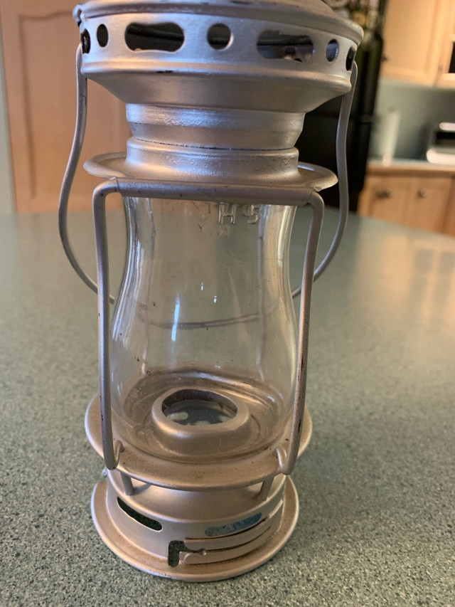Vintage Dietz Scout Skaters Lantern in Arts & Collectibles in Hamilton - Image 4