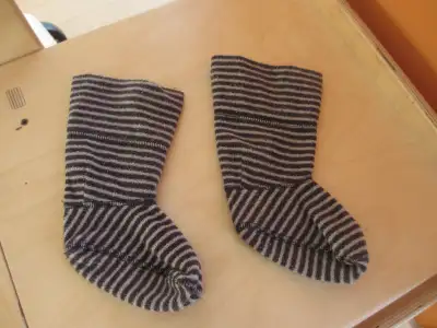 Chaussons en polar marque souris mini taille 21-23, View more