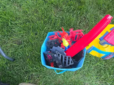Hot Wheels Track and Cars 20.00 Will deliver for a fee In great shape