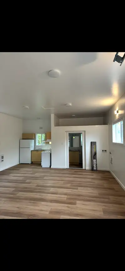 Bachelor suite for rent in Thornhill
